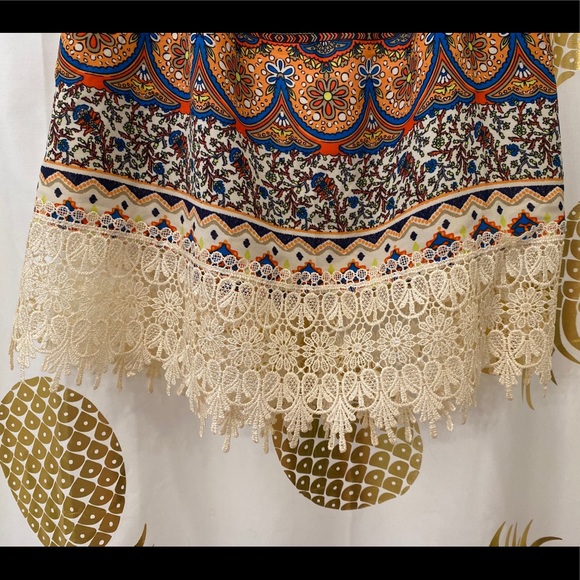 Halter top with lace trim - Picture 3 of 7